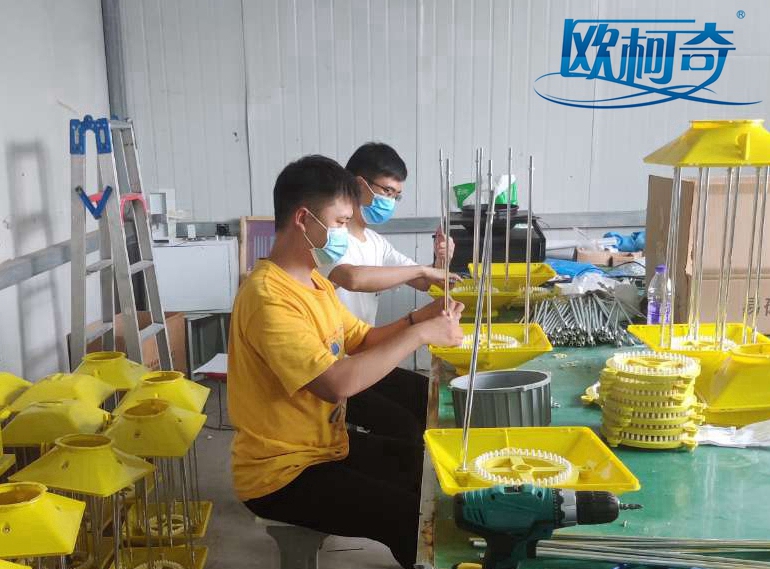 走进多多28生产一线：杀虫灯组装进行中